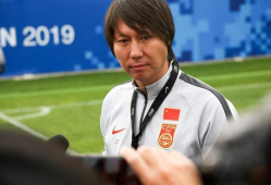 李铁的照片,足球场上的铁血战士