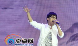 何奕资料,才华横溢的年轻艺术家，用镜头讲述时代故事