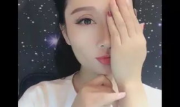 网红化妆成李小路,惊艳演绎经典角色