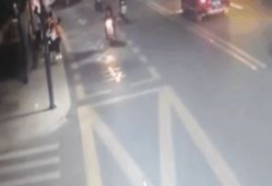 站台搞笑版