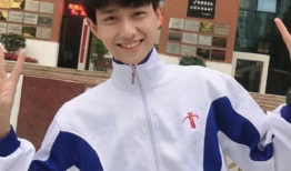 学生网红男照,网红男学生照引发热议